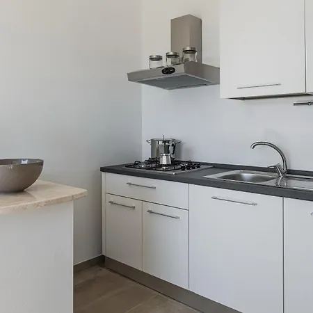 Is Laccus 6 * Castiadas