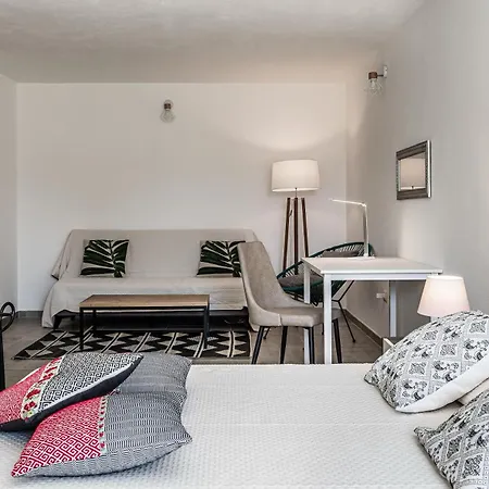 Is Laccus 6 Castiadas