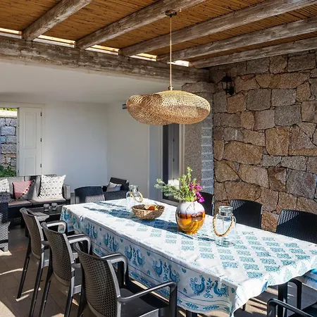 Is Laccus 6 * Castiadas